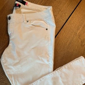 Torrid White Skinny Jeans (Stretch) Size 18R